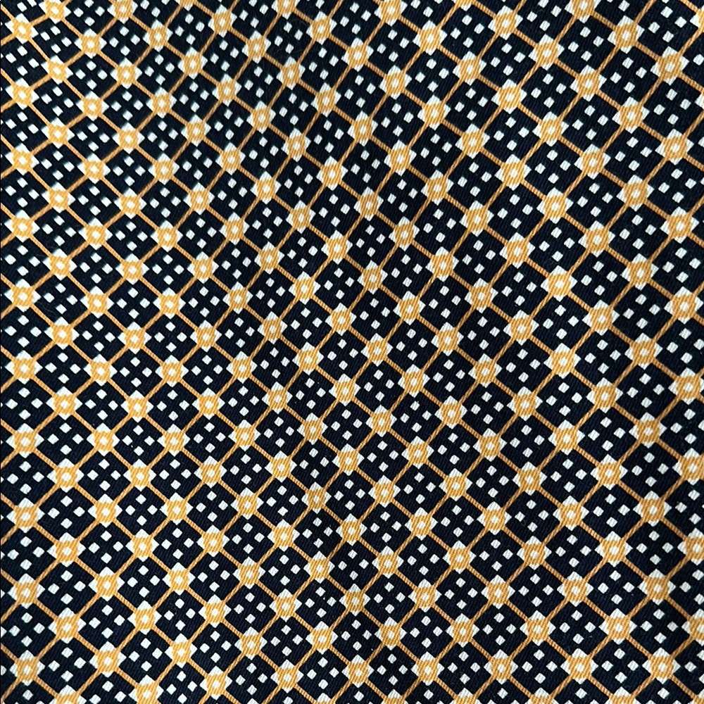 Patterned Cropped Pants With Geometric Design - image 3